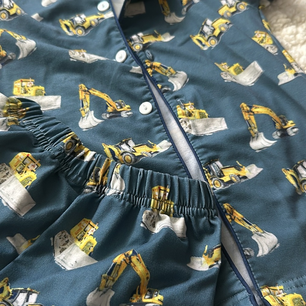 Boys 3T construction pajamas - Picture 2 of 2